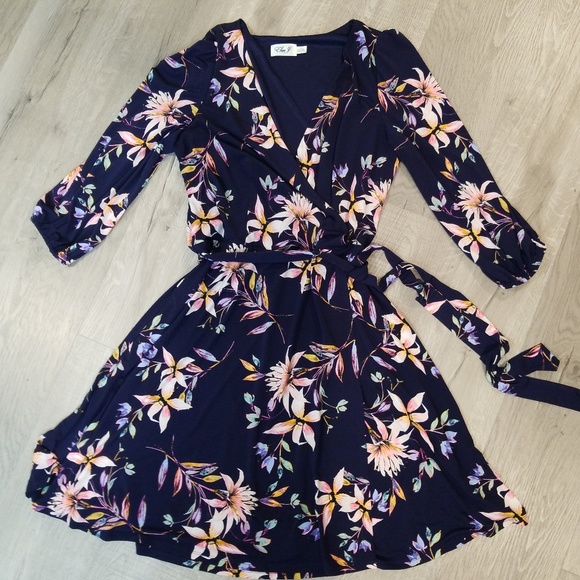 Eliza J Dresses & Skirts - Eliza J Fit & Flare Floral Faux Wrap Dress 18